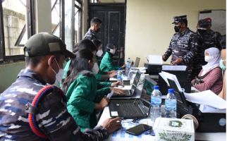 TNI AL Gandeng Mahasiswa Saat Gelar Serbuan Vaksinasi - JPNN.com