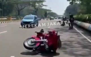 Nmax Tabrak Moge di Jakpus, 3 Orang Terkapar - JPNN.com