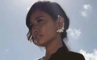 Titi Radjo Padmaja Ungkap Makna di Balik Lagu 'Leave and Goodbye' - JPNN.com