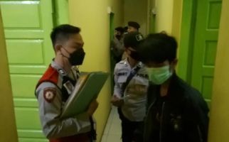 Belasan Pasangan Bukan Muhrim Ngamar, Tiba-Tiba Digedor Pak Polisi - JPNN.com