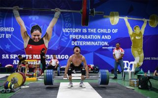 Belum Tampil di Tokyo 2020, Lifter Indonesia Ini Sudah Dapat Hadiah Uang, Motor, dan Rumah - JPNN.com