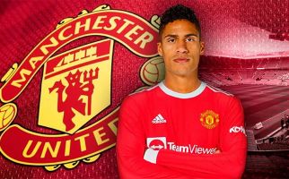 Begini Penjelasan Solskjaer Soal Debut Raphael Varane Bersama MU - JPNN.com