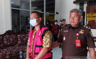Diduga Korupsi Dana Desa, Kades Tanjung Raman Dijebloskan ke Tahanan - JPNN.com
