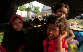 Speedboat yang Ditumpangi 4 Wanita Pengungsi Rohingya Rusak di Tengah Laut - JPNN.com