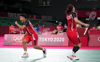 Fantastis! Greysia/Apriyani Bawa Pulang Emas Olimpiade Tokyo, Raket Lawan Sampai Melengkung - JPNN.com