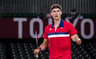 Peraih Emas Tokyo 2020 Viktor Axelsen Beri Apresiasi kepada Chen Long dan Anthony Ginting - JPNN.com