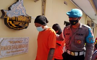 Pengintaian Petugas Bersenjata ke Sebuah Rumah Berlangsung Dramatis - JPNN.com