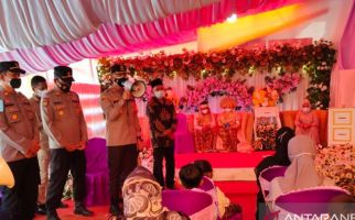 AKBP Andi Sinjaya Datang ke Pesta Pernikahan Warga, Ini yang Dilakukan - JPNN.com