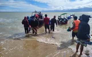 Perahu Alami Kebocoran di Laut,14 Nakes Ini Ditemukan Terdampar di Pulau Mandais - JPNN.com