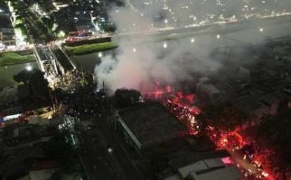 Kebakaran 25 Rumah di Grogol Petamburan, Seorang Warga Luka Bakar - JPNN.com