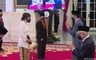Berjasa Selama Pandemi, Presiden Anugerahkan Tanda Kehormatan ke 335 Tokoh - JPNN.com