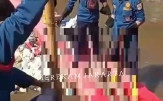 Mayat Laki-laki Tanpa Busana Ditemukan Mengambang di Kali Ciliwung, Siapa Dia? - JPNN.com