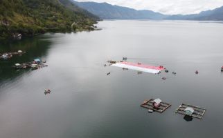 Bendera Merah Putih Berkibar di Bawah Laut Sabang - JPNN.com