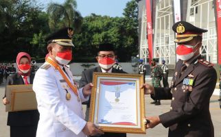 Aktif dalam Penanganan Covid-19, Kapolres Cirebon Kota Dapat Penghargaan - JPNN.com