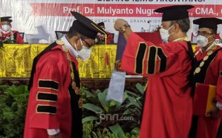Rektor Untag Surabaya Dikukuhkan Sebagai Guru Besar Ilmu Akuntansi - JPNN.com