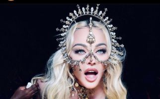 Madonna Minta Perancang Indonesia Buat Aksesori Untuk Ulang tahunnya ke-63 - JPNN.com