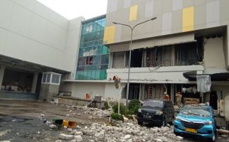 Insiden Plafon Ambruk di Margo City, Konon Terdengar Bunyi Ledakan - JPNN.com