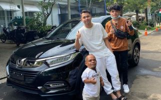 Tepati Janji, Raffi Ahmad Belikan Mobil Baru untuk Ucok Baba, Ini Buktinya - JPNN.com