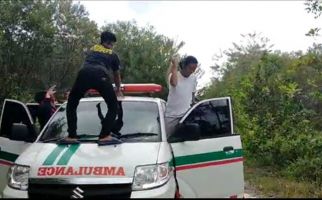 Sejumlah Mahasiswa Dugem di Atas Ambulans, Polisi Bereaksi, Rasain! - JPNN.com