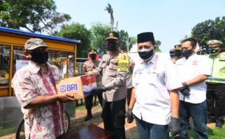Kakorlantas Bagikan 1.000 Sembako untuk PKL di DKI Jakarta - JPNN.com