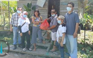 Bantu Warga Terdampak Pandemi, RK Bagi-bagi Paket Sembako - JPNN.com