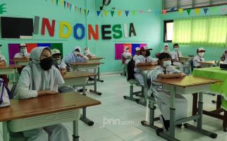 PTM Terbatas di Jakarta, Siswa Senang, Guru Makin Bersemangat - JPNN.com