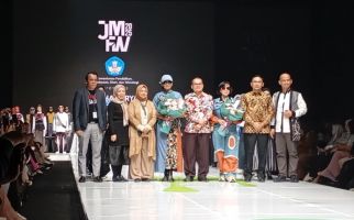 Kearifan Lokal Tampil Dalam Karya Insan Vokasi di JMFW 2025 - JPNN.com