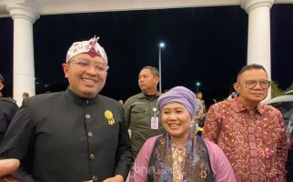 Debat Pilgub Jatim: Begini Penampilan Luluk-Lukman - JPNN.com