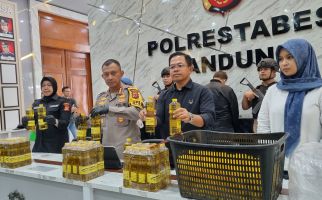 Waspada, Minyak Goreng Palsu Beredar di Pasar Kota Bandung - JPNN.com