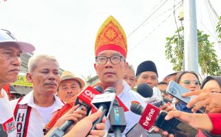 Blusukan ke Tanah Merah, Ridwan Kamil Janji Tak Akan Gusur Warga - JPNN.com