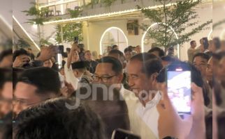 Jokowi Nongkrong Bareng Ridwan Kamil di Jakarta, Influencer Juga Ikut - JPNN.com