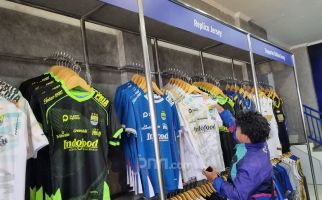 Belanja Merchandise Klub di Persib Store Lembang, Alternatif Buah Tangan Wisatawan - JPNN.com