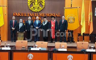 Sidang Doktoral di UI Soal Transformasi Partai, Eddy Soeparno Dapat Nilai Cumlaude - JPNN.com