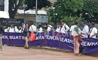 Massa Dosen ASN Kemdiktisaintek Tertahan di Patung Kuda, Tuntutannya Hanya Dua  - JPNN.com