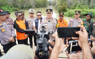 Kecelakaan di Jembatan Sungai Segati Renggut 14 Nyawa, 1 Korban Belum Ditemukan - JPNN.com