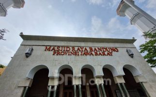 Mengintip Persiapan Masjid Raya Bandung Menjelang Ramadan 1446 Hijriah - JPNN.com