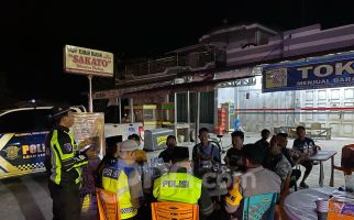 Bangun Kedekatan Polisi dan Masyarakat, Polres Siak Gelar Sahur On The Road - JPNN.com