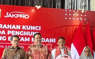 Pramono Serahkan Kunci Kepada Warga untuk Bisa Huni Rusun Kampung Susun Bayam - JPNN.com