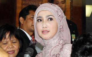 Ditanya Soal Irwan Mussry, Begini Respons Desy Ratnasari - JPNN.com