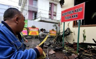Divonis 5 Tahun, Pembakar Gedung Kejati Jabar Mengamuk - JPNN.com