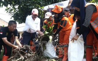 Suka Duka Pasukan Oranye, Keluar Masuk Got Sudah Biasa - JPNN.com