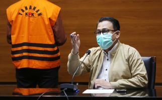 Usut Kasus Korupsi Pengadaan Lahan, KPK Periksa Kadiv PTPN XI Bambang Tri - JPNN.com