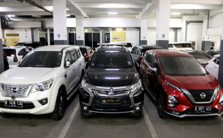 Penjelasan Arteria Dahlan Soal 5 Mobil Mewah Miliknya Berpelat Sama - JPNN.com