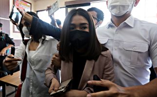 Soal Kasus Pengeroyokan, Chandrika Chika Menjebak Putra Siregar? - JPNN.com