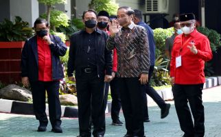 Jokowi Bicara soal Reshuffle Kabinet di Pasar Tanah Abang - JPNN.com