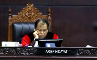 Bukan Hanya Sedih, Hakim Konstitusi Arief Hidayat Merasa Ngeri - JPNN.com