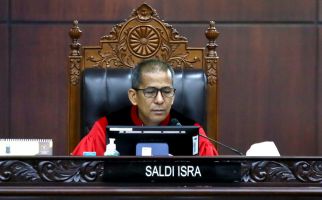 Sampaikan Dissenting Opinion, Saldi Isra Anggap Dalil Politisasi Bansos Beralasan Hukum - JPNN.com