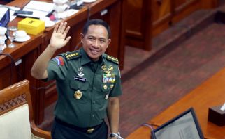 Panglima TNI Sebut Prajurit Aktif yang Duduki Jabatan Sipil Pensiun Dini, Letkol Teddy Mundur? - JPNN.com