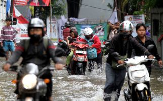 Hujan Guyur Jakarta, Banjir Merendam Kawasan Monas - JPNN.com