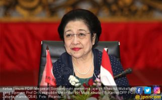 Senyum Megawati Usai Ditemui Demokrat - JPNN.com